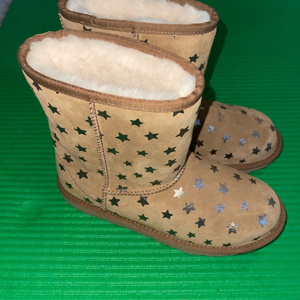 Brand New Ugg Boots - camel color short boots with gold stars - Picture 3 of 4